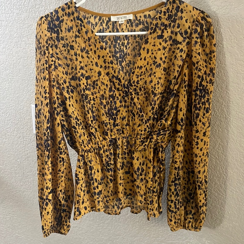 Women’s dress shirt